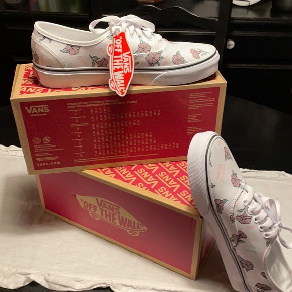 Vans Shoes - Vans NWT!